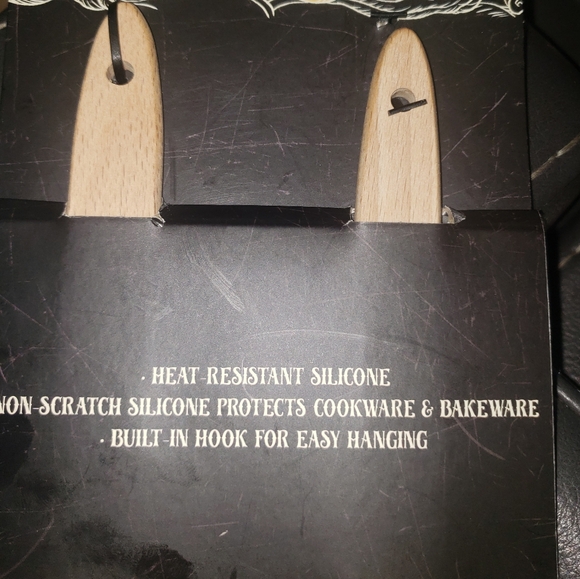 DISNEY HOCUS POCUS SILACONE SPATULA & SPOON SET NIP - Picture 5 of 8